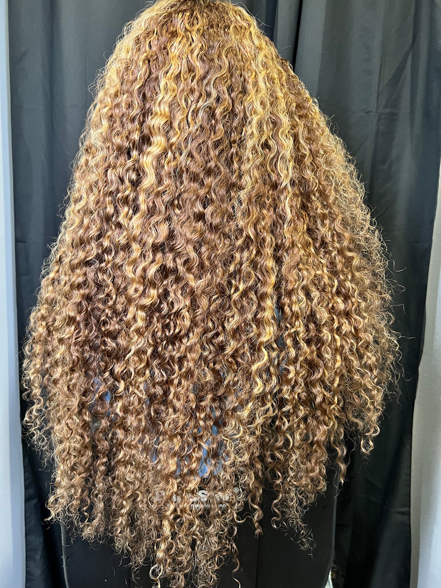 PRE- LOVED 13x4 Kinky curly Frontal wig